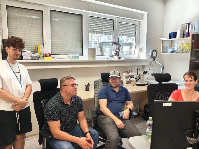Workshop: Unikátní kryogenní držák vzorku pro studium fázových proměn amorfních ledů v A-ESEM