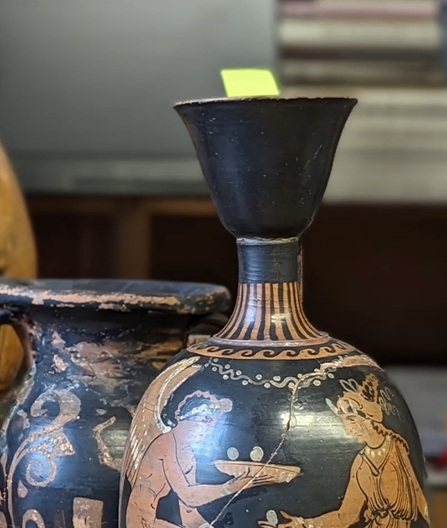 Video: Materiálový průzkum antických nádob ze sbírky UKAR FF UK v Praze